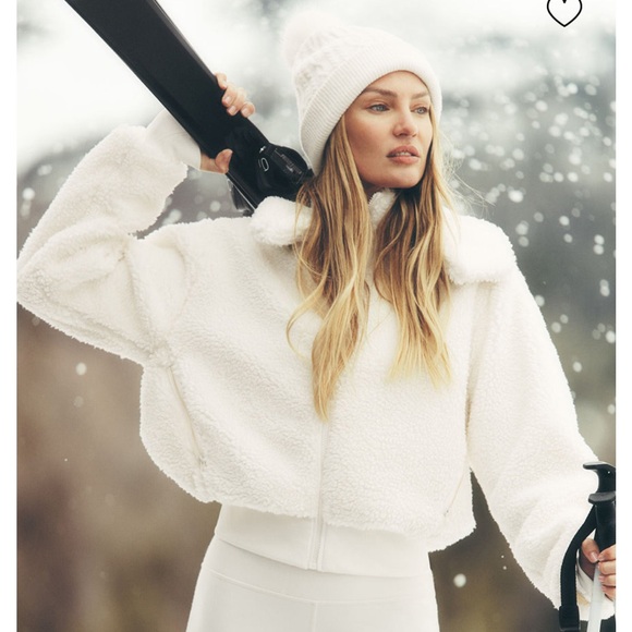 ALO Yoga Jackets & Blazers - ALO Yoga Foxy Sherpa Jacket in Ivory Size M